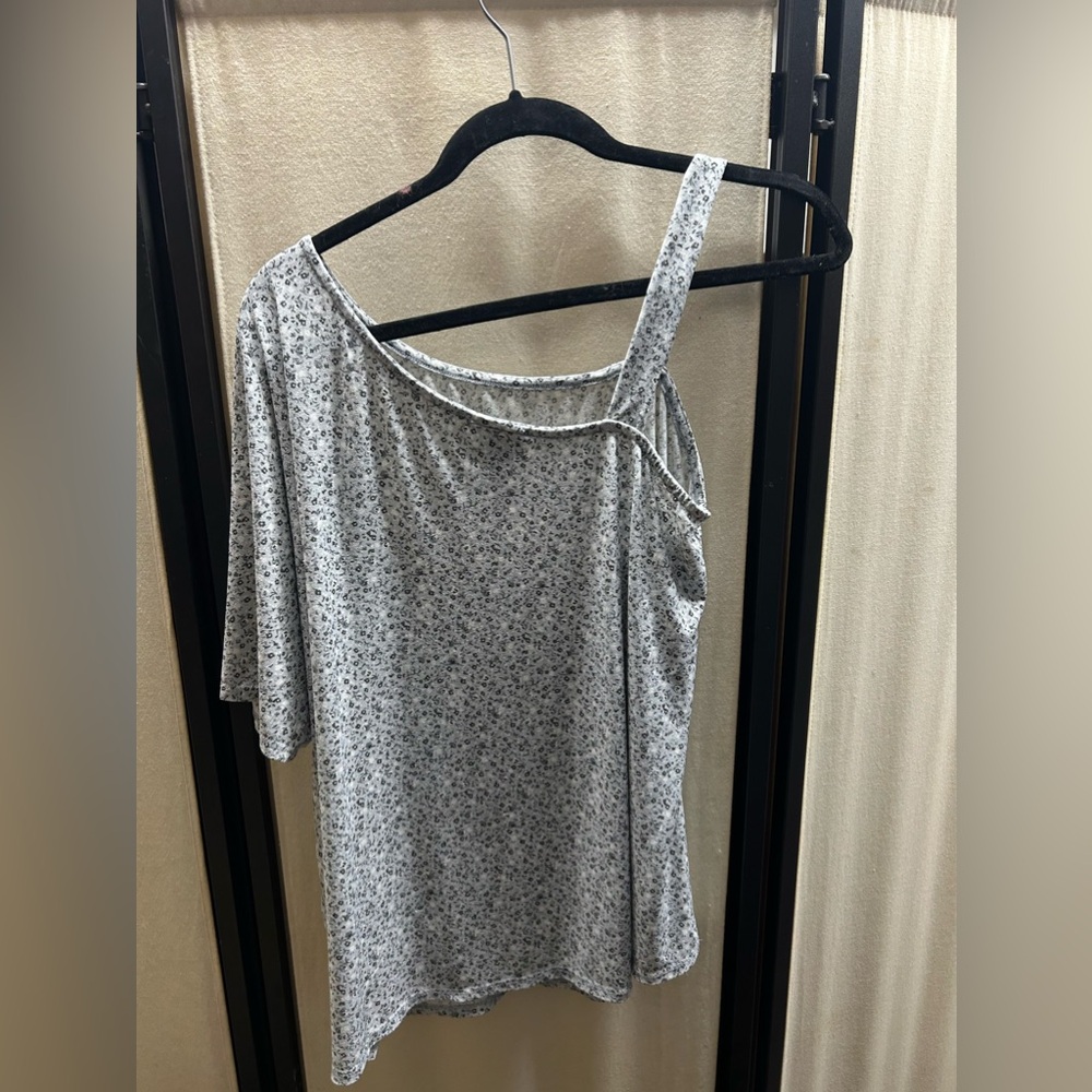 Daytrip floral one shoulder blouse